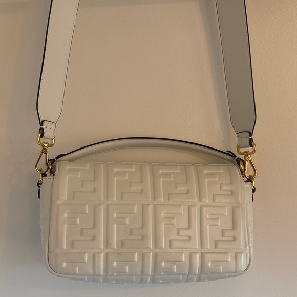 Fendi White Leather Baguette Bag - Picture 5 of 11